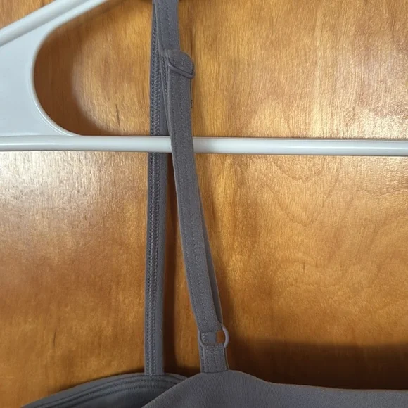 EUC Alo yoga asymmetrical crop - Picture 3 of 3